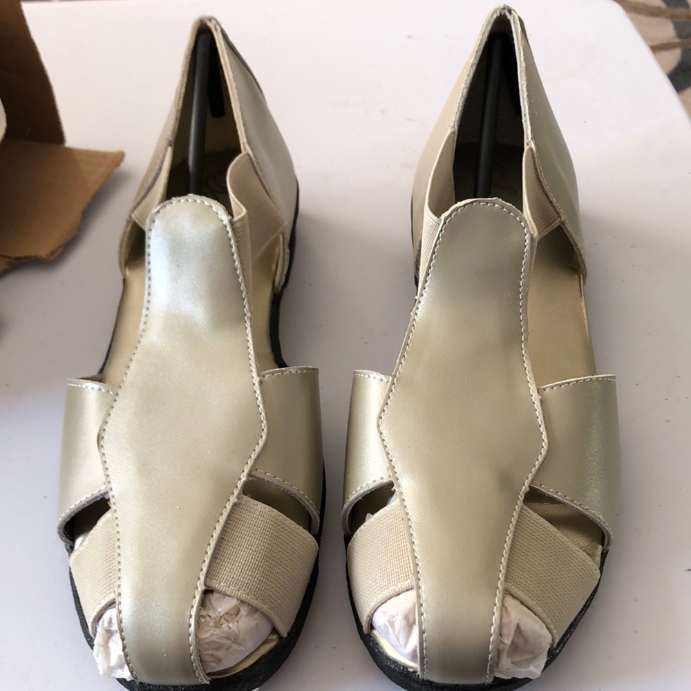 Solwear 8N Elastic Metallic Tan with Black Sole Sandal 8N